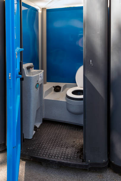 Porta potty delivery and setup in Howell, MI